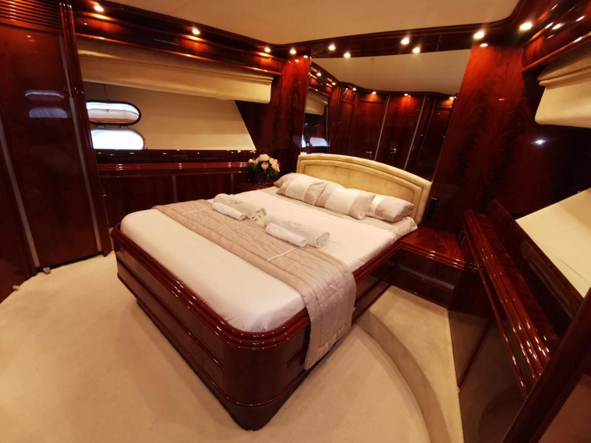 Magnificent Luxury Yacht In Center Botel Barcellona