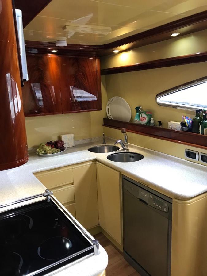 Magnificent Luxury Yacht In Center Barcellona
