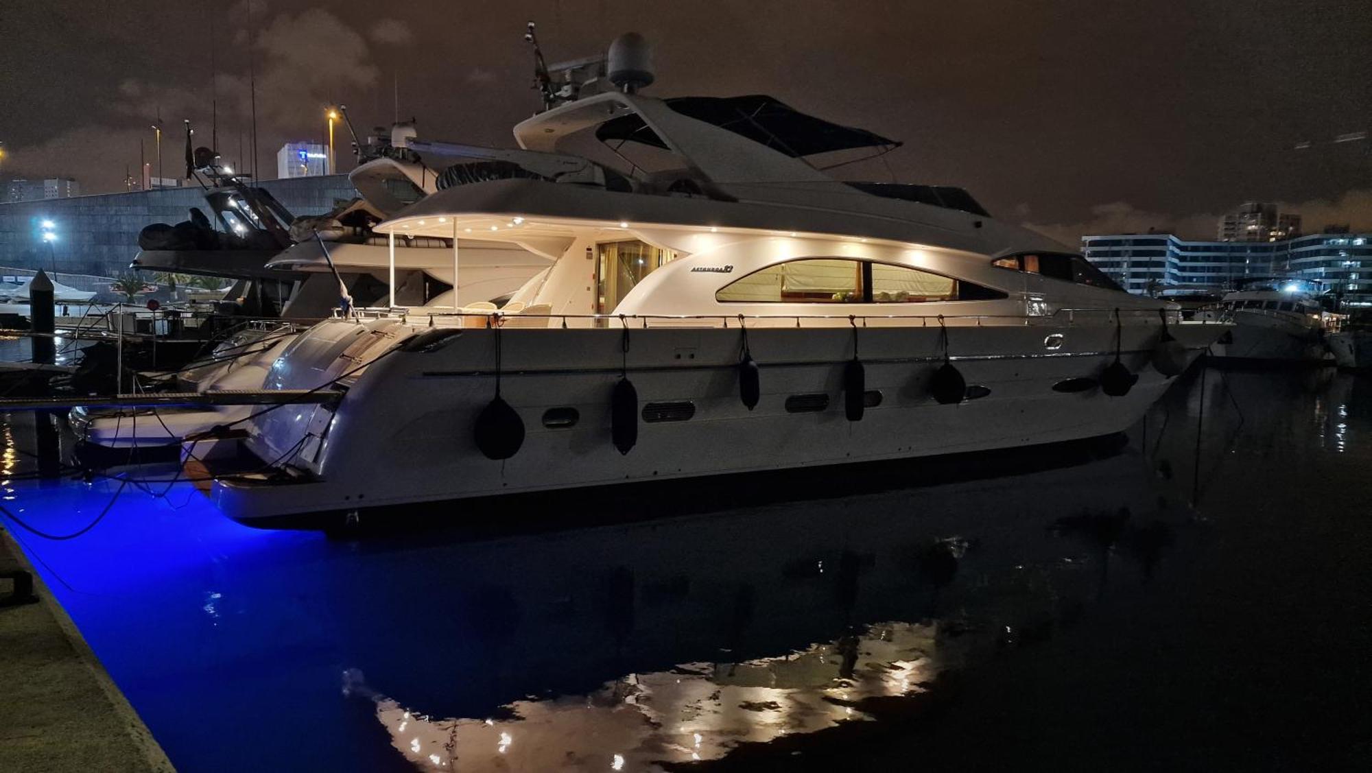 Magnificent Luxury Yacht In Center Botel Barcellona