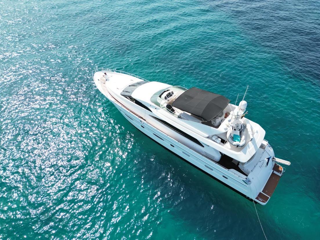 Magnificent Luxury Yacht In Center Botel *